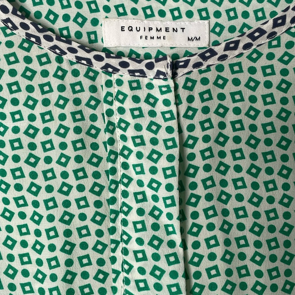Equipment femme Silk Women’s Green Geometric Print Long Sleeve Button Sz M - Picture 2 of 9